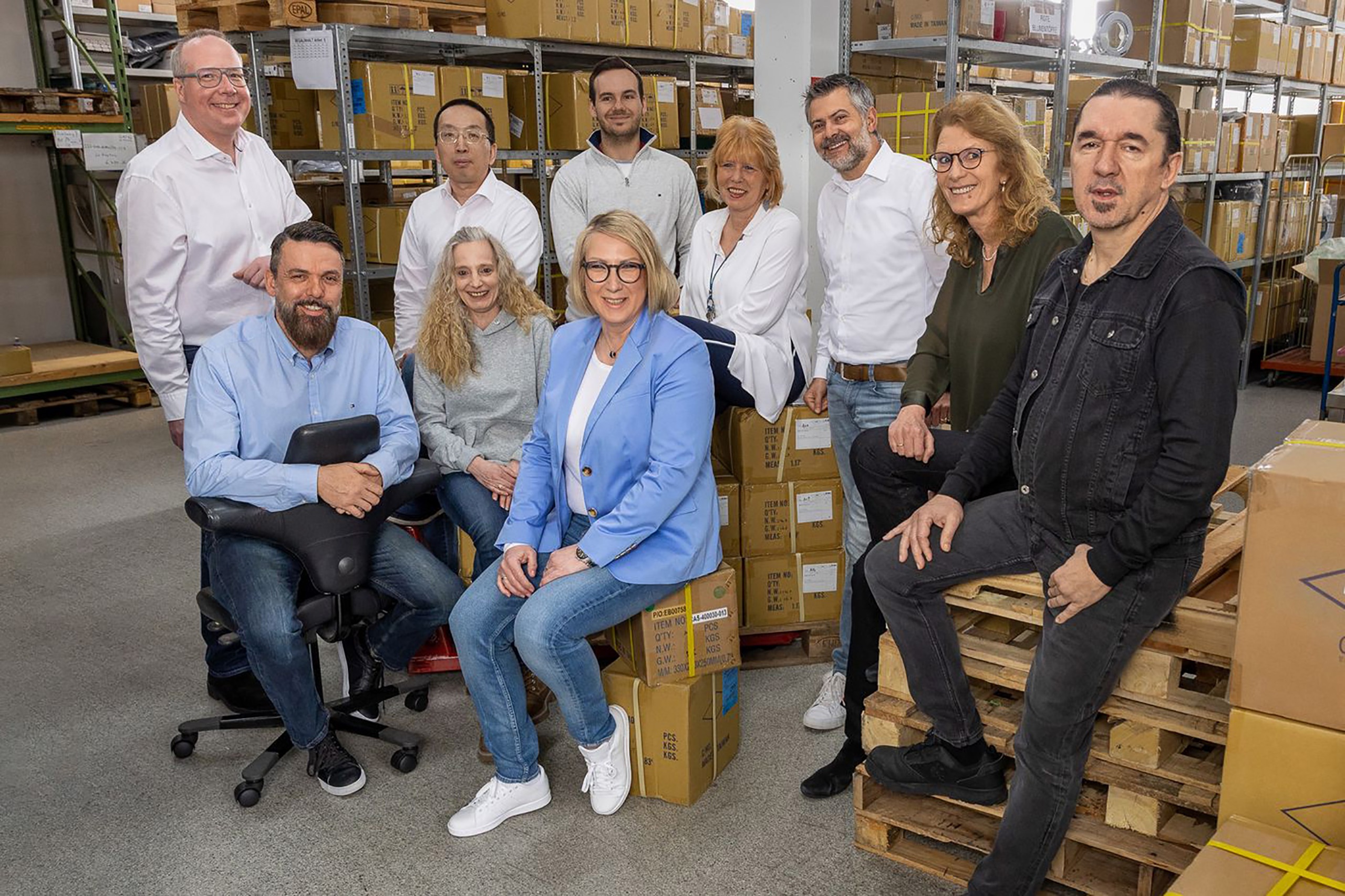 Team-Gruppenbild der EMC electro mechanical components GmbH